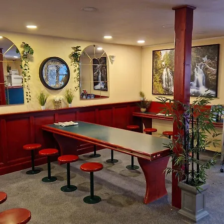 埃皮纳勒快克宫殿酒店 酒店 *